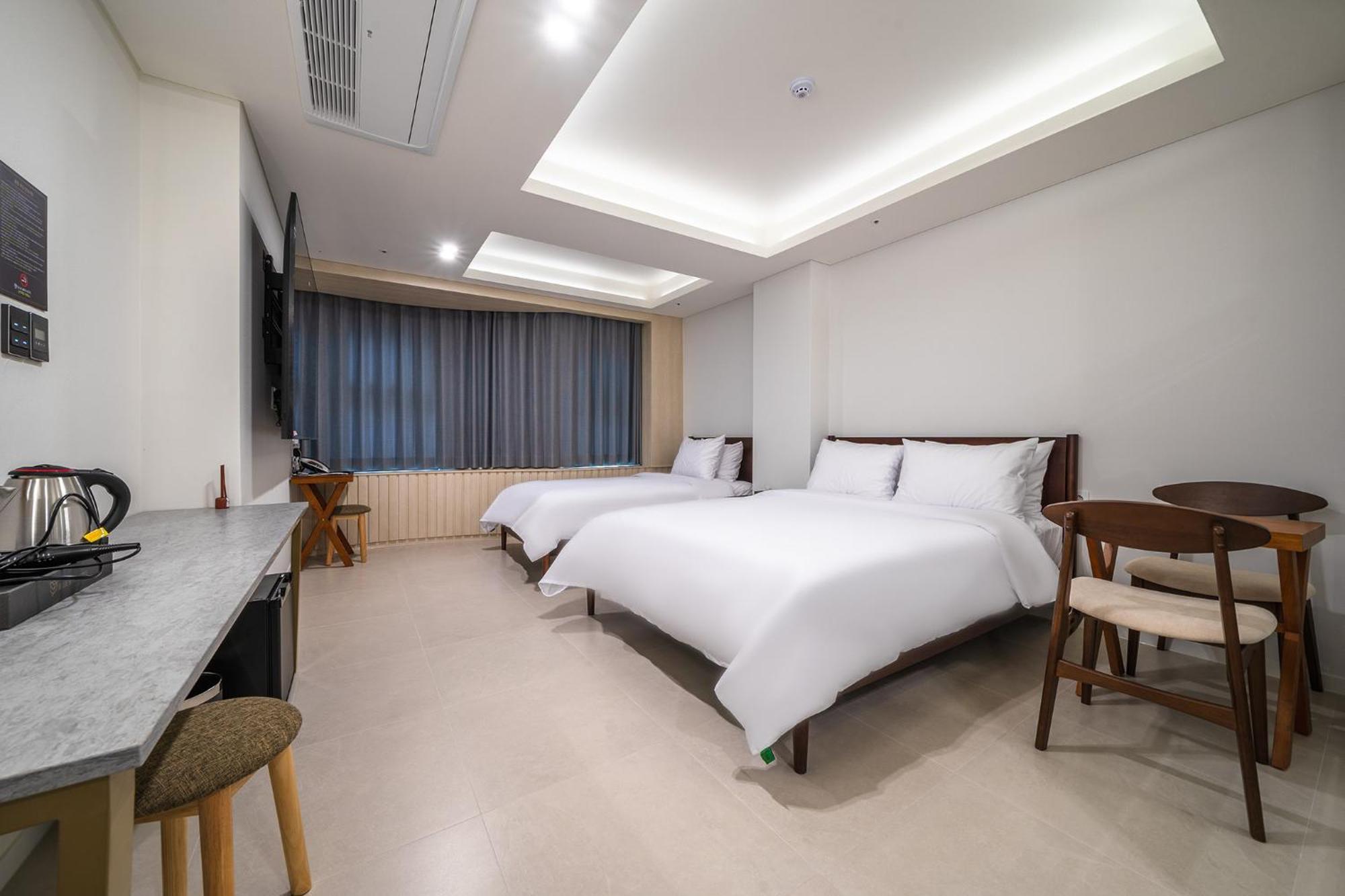 Bluebird Hotel Inchon Exteriör bild