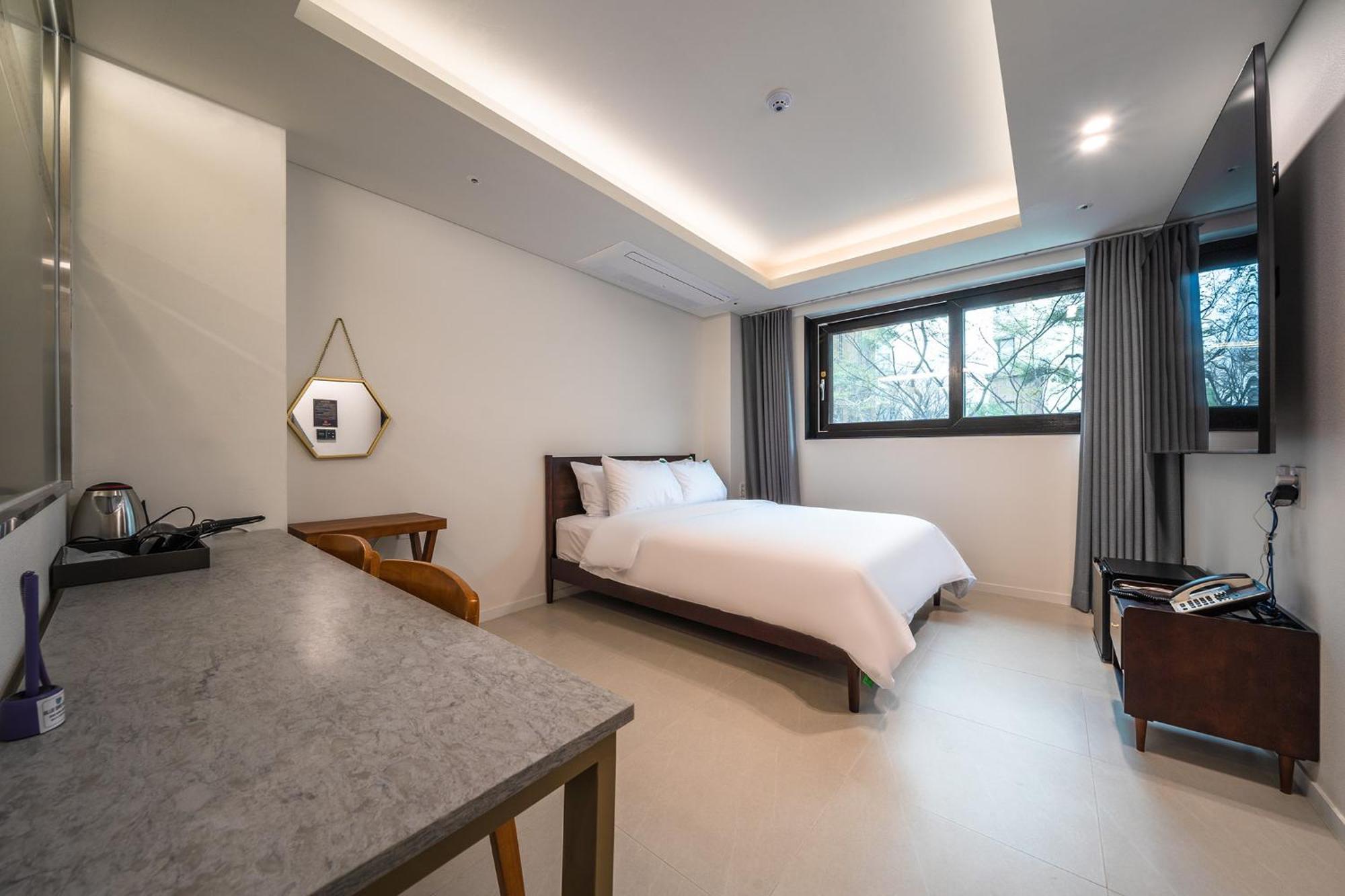 Bluebird Hotel Inchon Exteriör bild