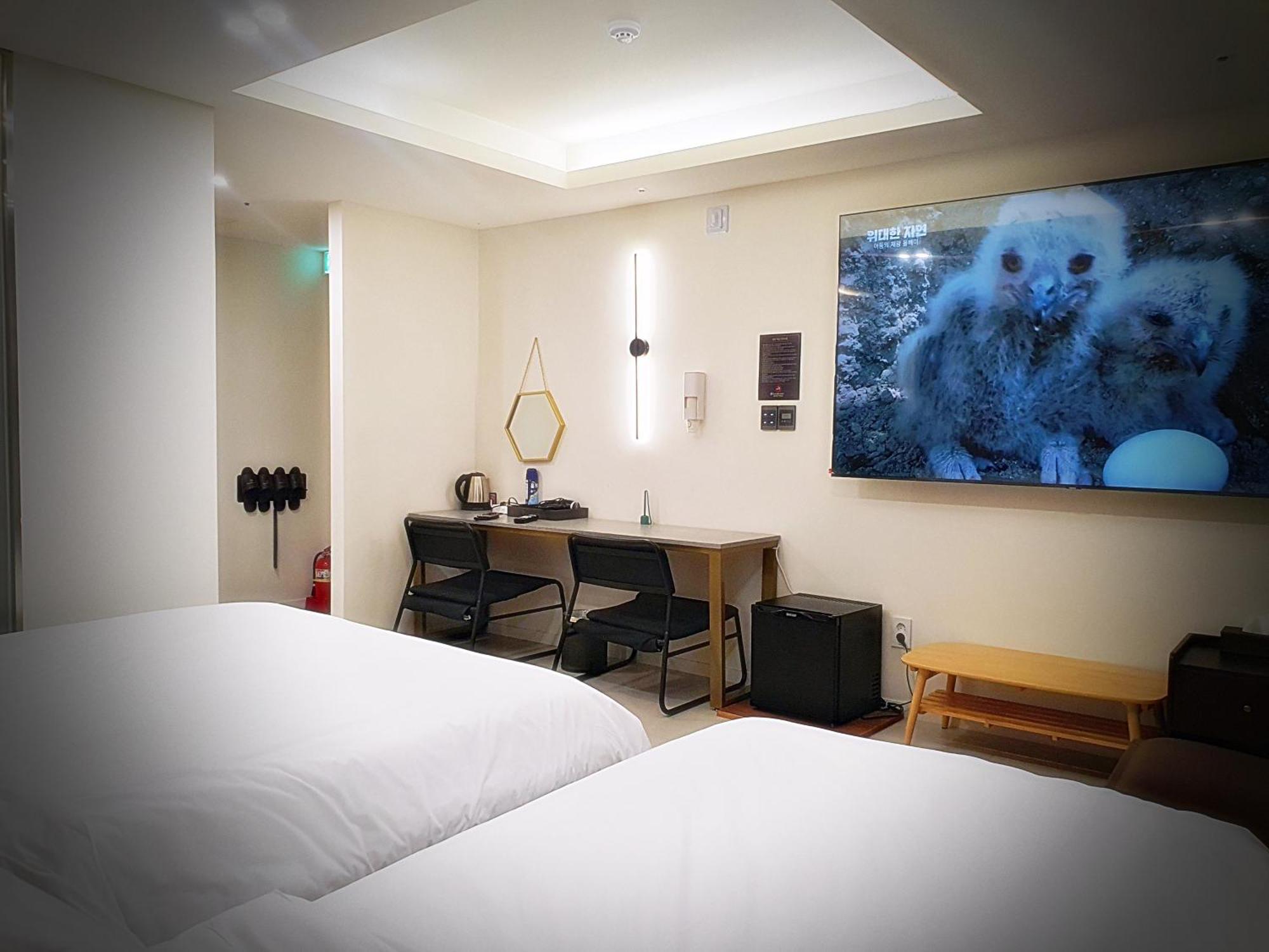 Bluebird Hotel Inchon Exteriör bild
